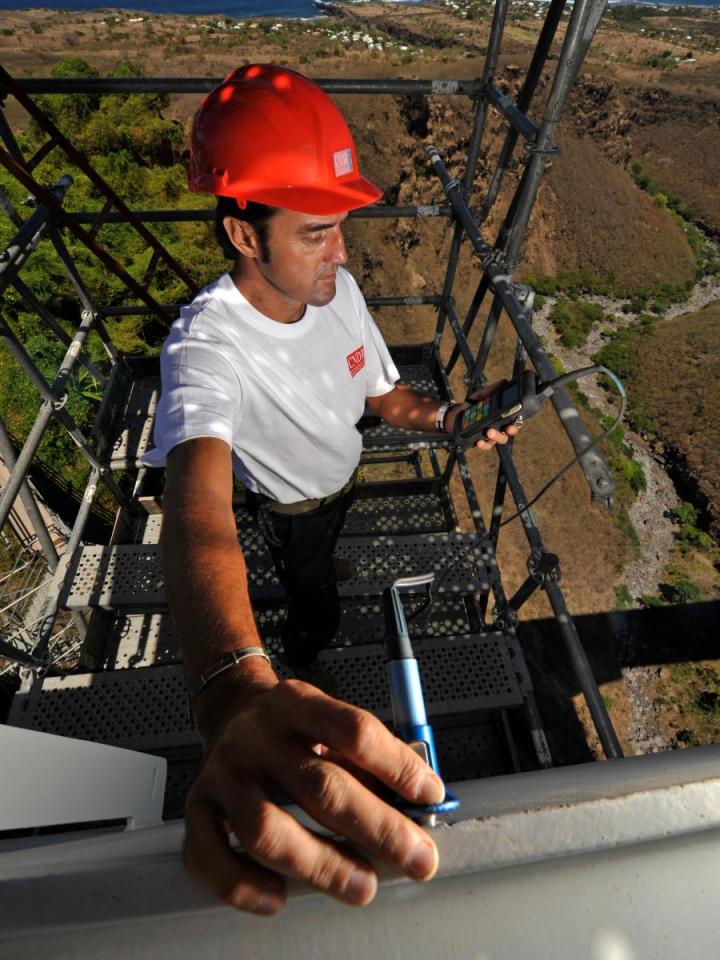 ne inspection en profondeur et un suivi réglementaire méticuleux de vos structures métalliques à La Réunion