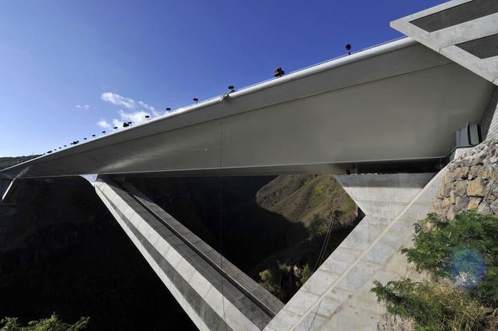 Une inspection en profondeur et un suivi réglementaire méticuleux de vos structures métalliques à La Réunion