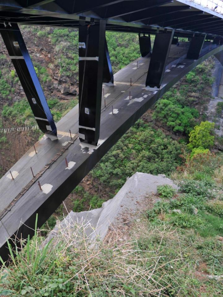 Une inspection en profondeur et un suivi réglementaire méticuleux de vos structures métalliques à La Réunion