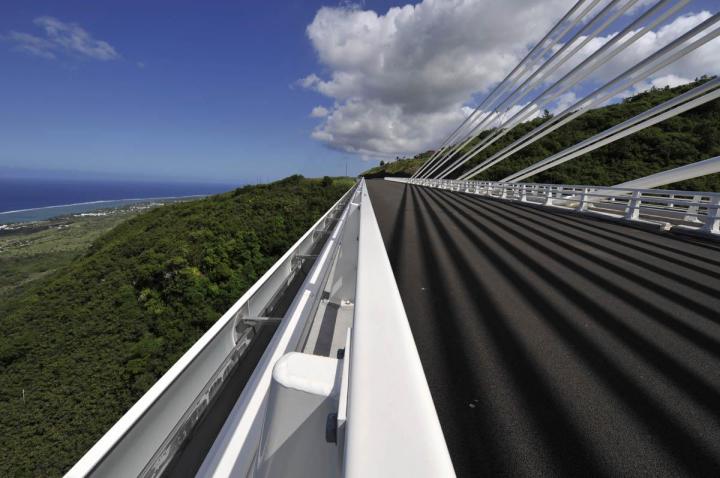 Une inspection en profondeur et un suivi réglementaire méticuleux de vos structures métalliques à La Réunion