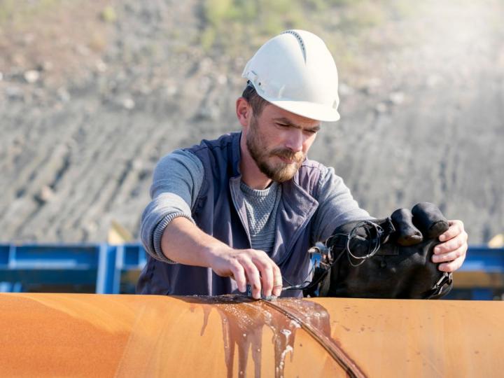 Quels sont les avantages d'engager une assistance pour les travaux de structure métallique ? La Réunion